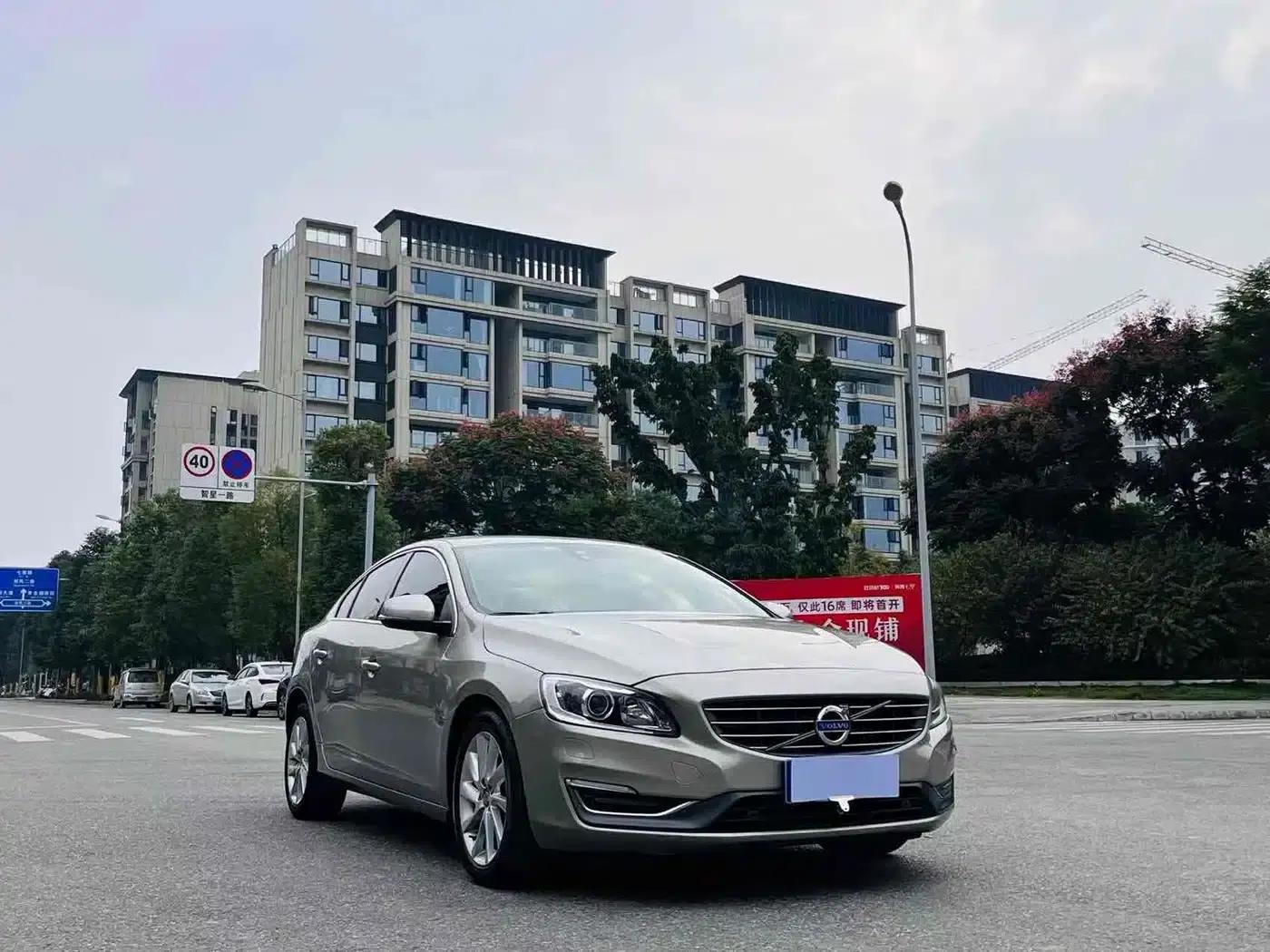 2014 Volvo S60 Imported T5 Smart Edition — миниатюра 3