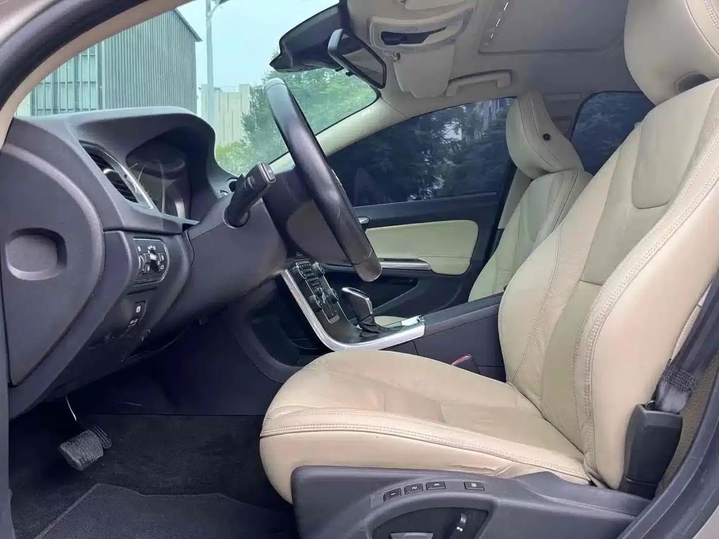 2014 Volvo S60 Imported T5 Smart Edition — миниатюра 4