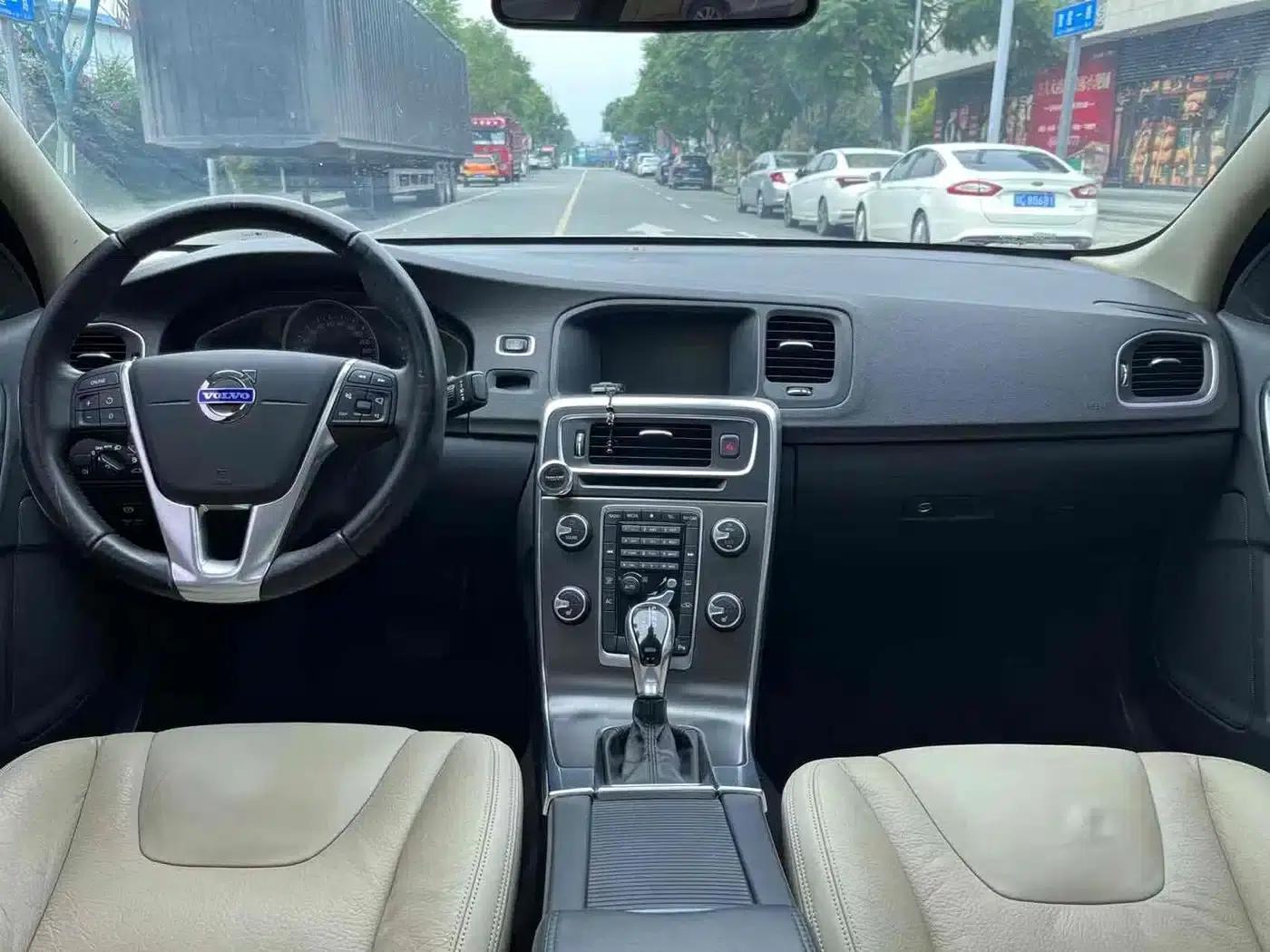 2014 Volvo S60 Imported T5 Smart Edition — миниатюра 5