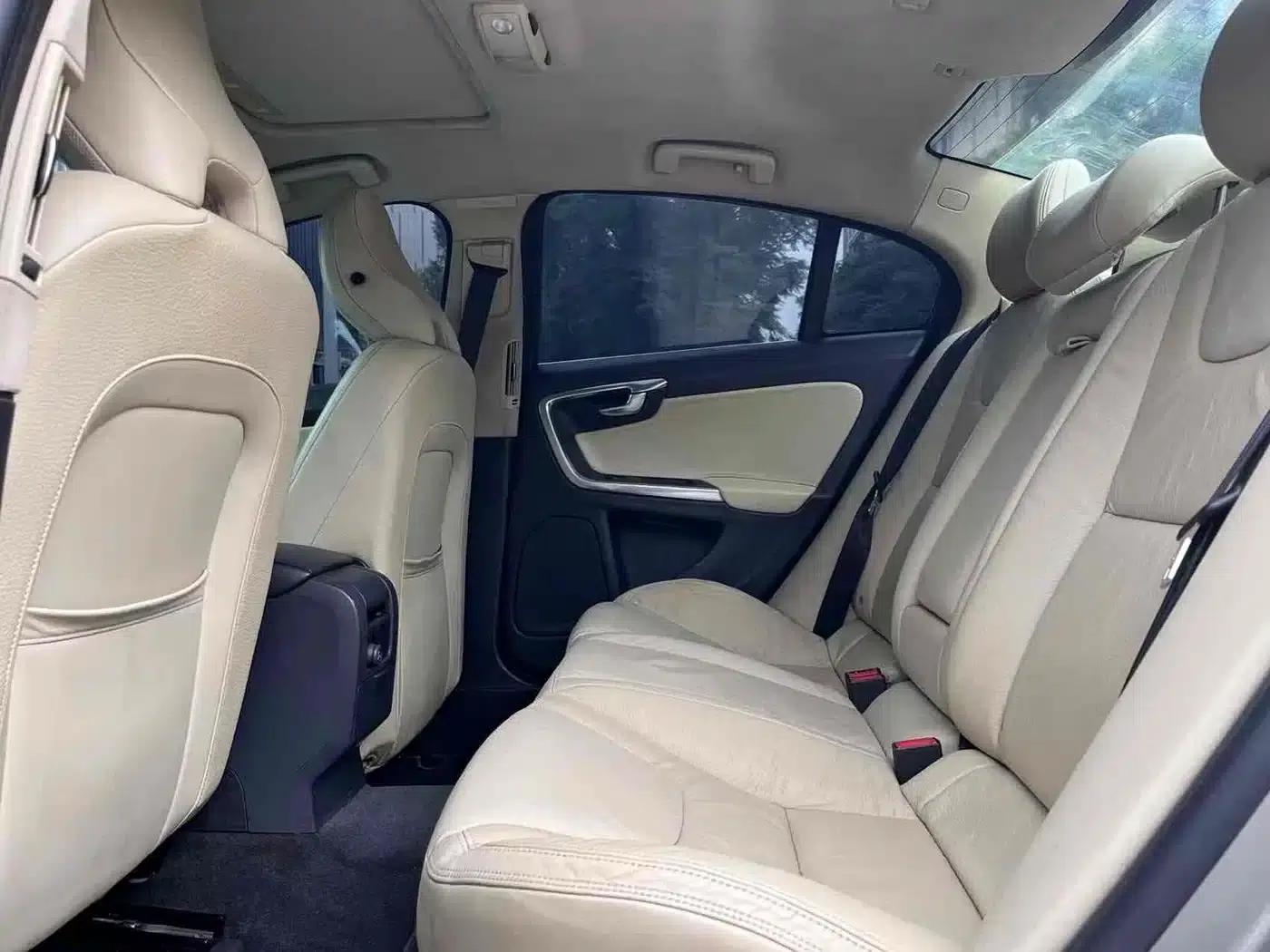 2014 Volvo S60 Imported T5 Smart Edition — миниатюра 6