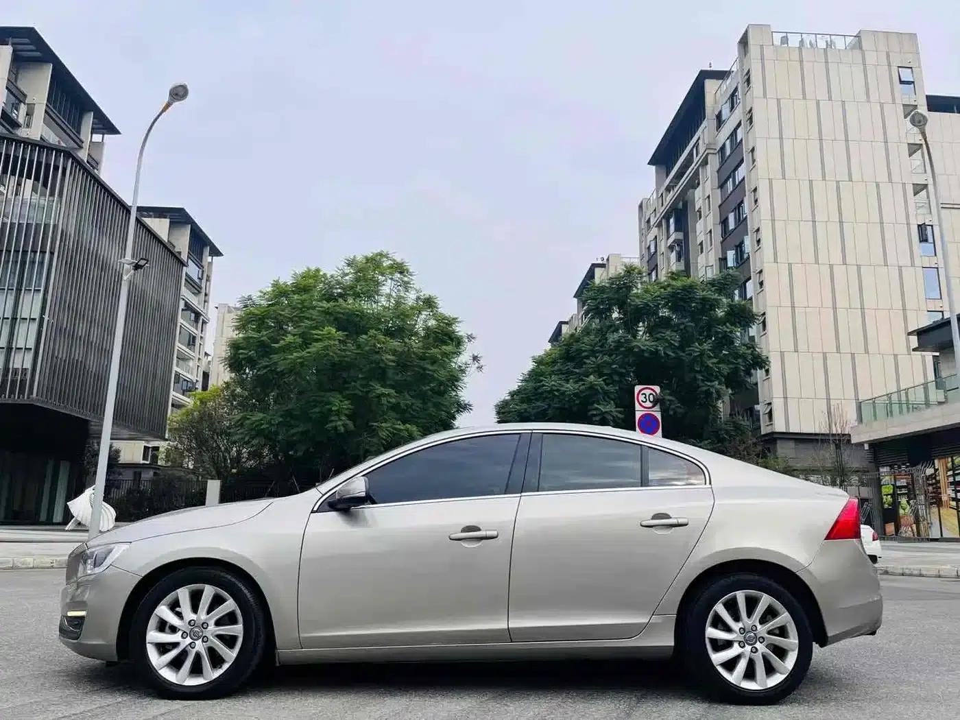 2014 Volvo S60 Imported T5 Smart Edition — миниатюра 8