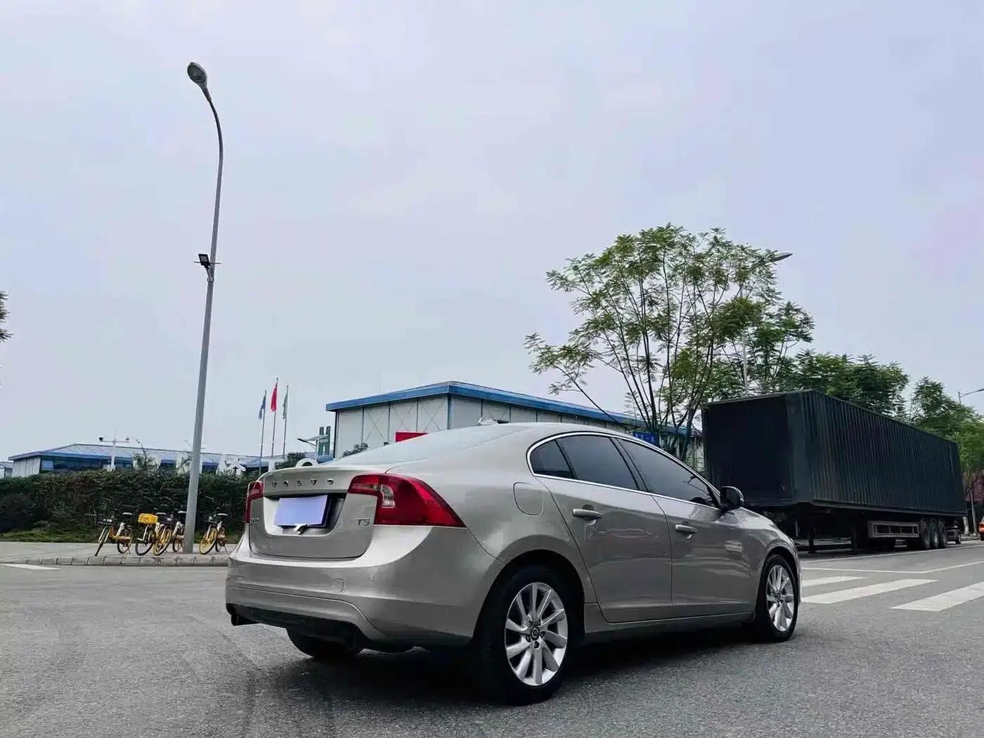 2014 Volvo S60 Imported T5 Smart Edition — миниатюра 9