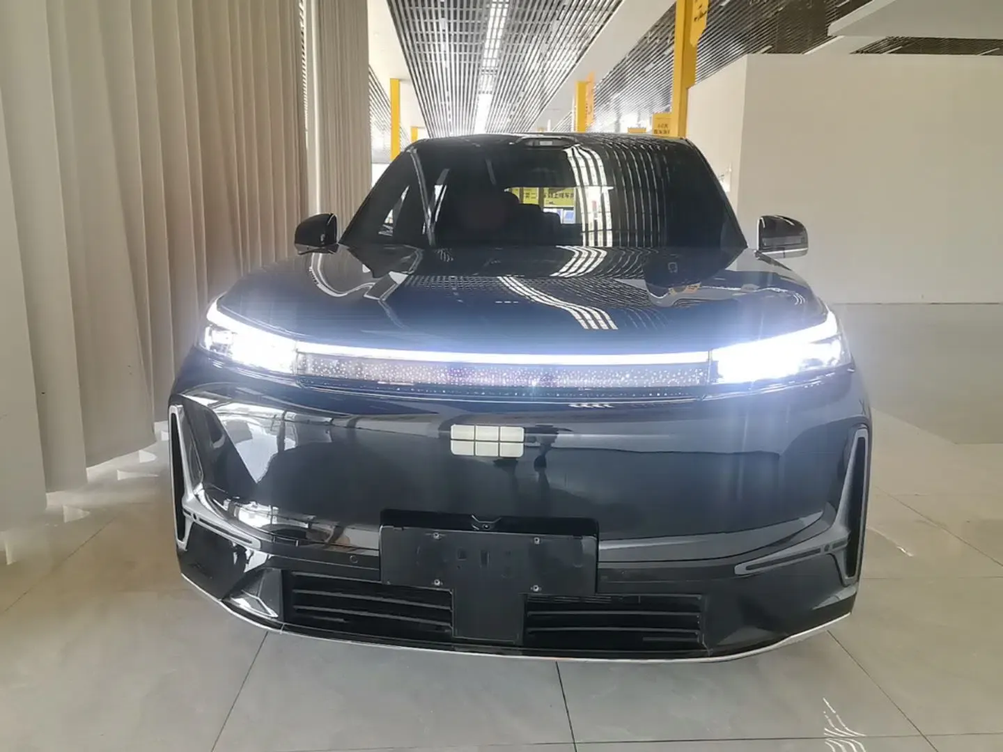 Geely Galaxy M9 2025 Model 210km Four-Wheel-Drive Leading Edition — миниатюра 2