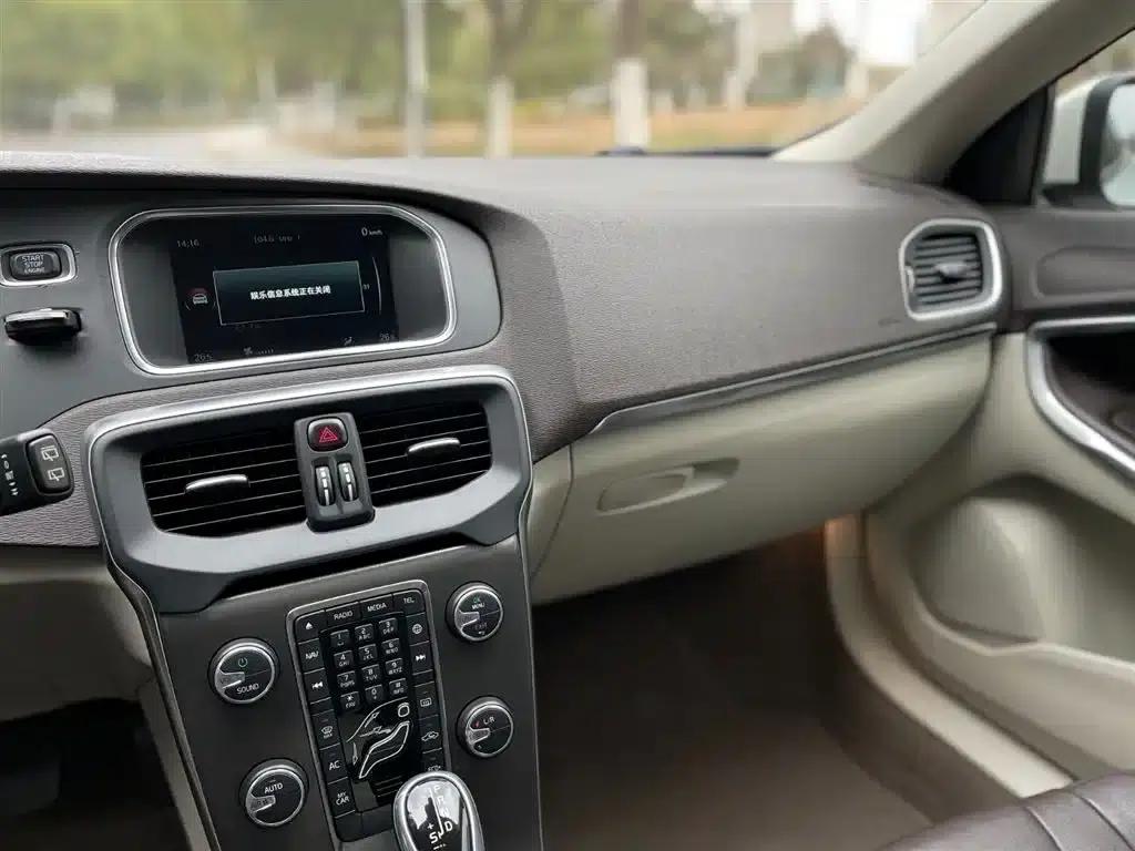 2016 Volvo V40 T3 Smart Edition — миниатюра 20