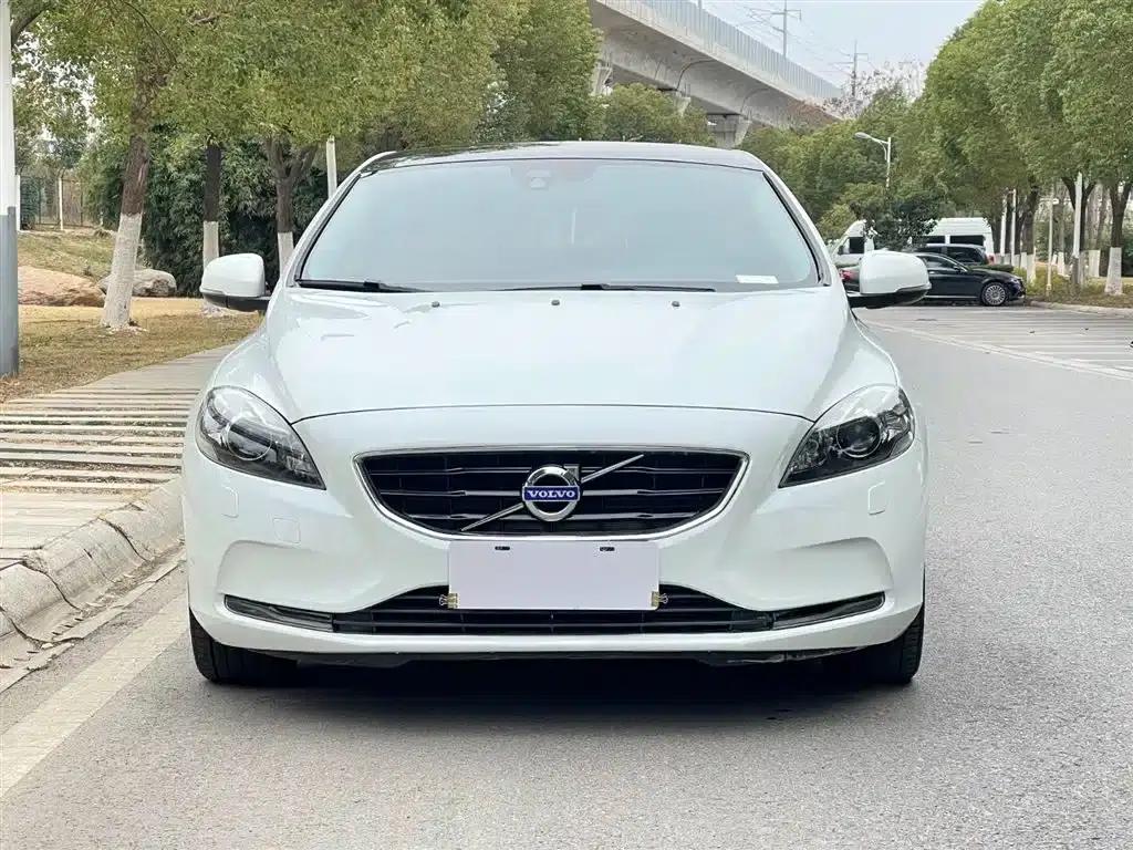 2016 Volvo V40 T3 Smart Edition — миниатюра 3