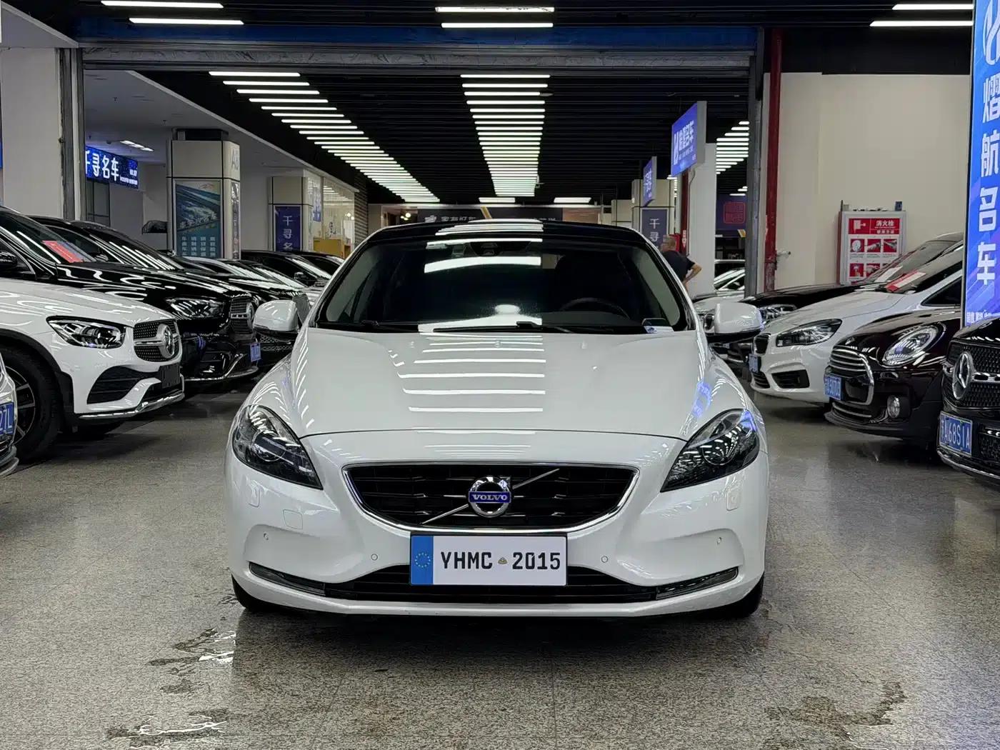 2015 Volvo V40 1.6T Smart Edition — миниатюра 2