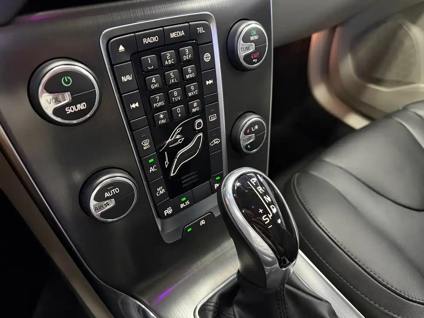 2015 Volvo V40 1.6T Smart Edition — миниатюра 11