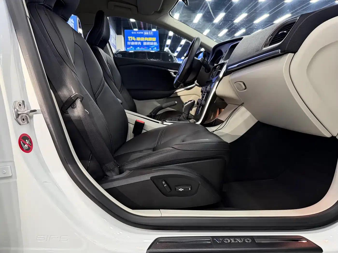 2015 Volvo V40 1.6T Smart Edition — миниатюра 16