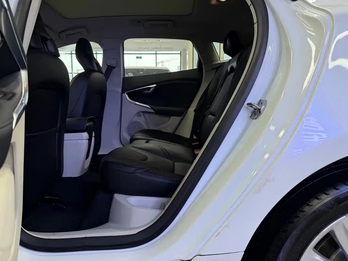 2015 Volvo V40 1.6T Smart Edition — миниатюра 18