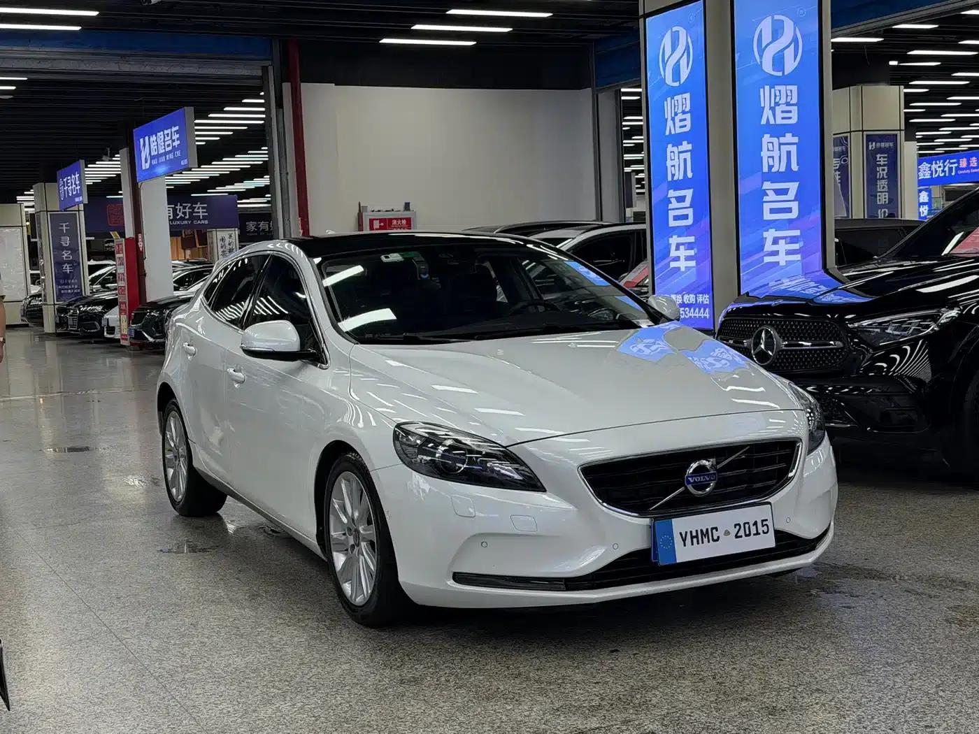 2015 Volvo V40 1.6T Smart Edition — миниатюра 3