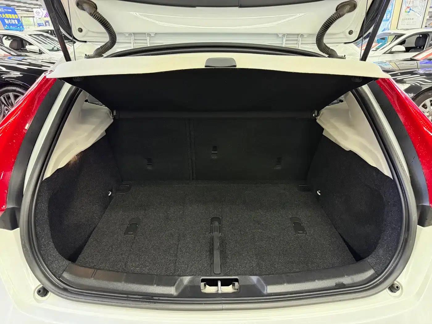 2015 Volvo V40 1.6T Smart Edition — миниатюра 22