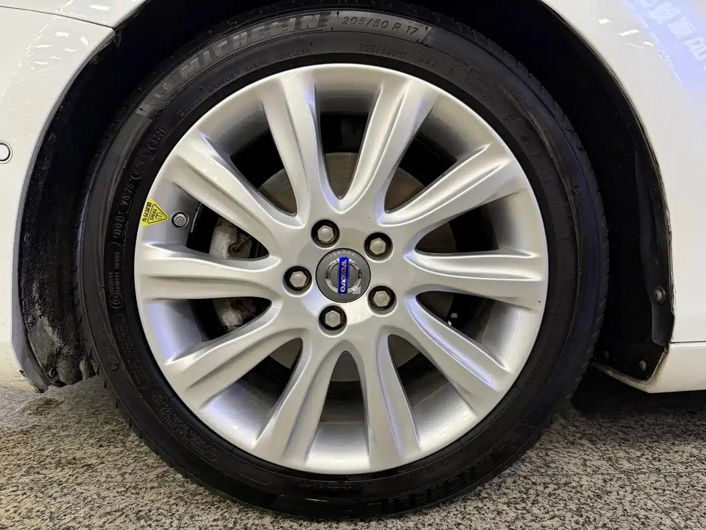 2015 Volvo V40 1.6T Smart Edition — миниатюра 23