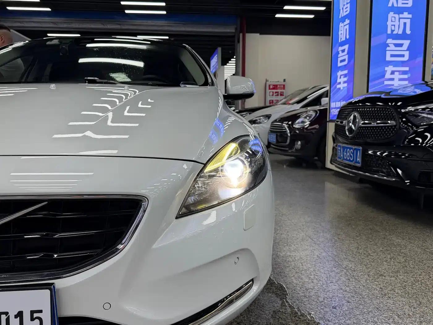 2015 Volvo V40 1.6T Smart Edition — миниатюра 24