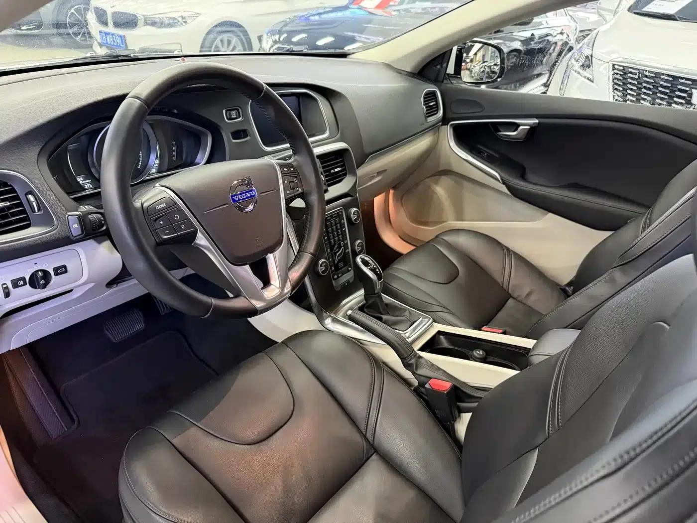 2015 Volvo V40 1.6T Smart Edition — миниатюра 5
