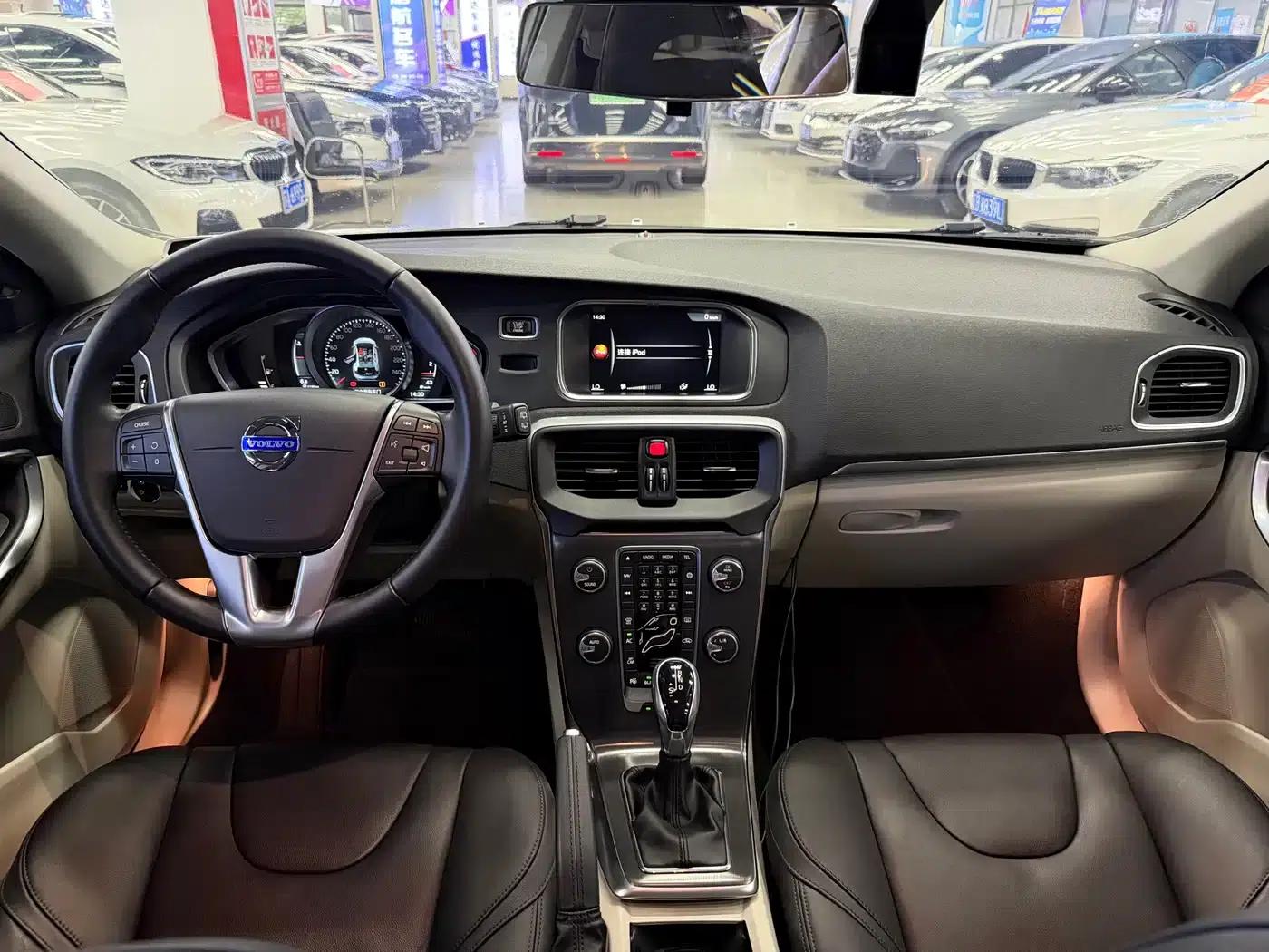 2015 Volvo V40 1.6T Smart Edition — миниатюра 6