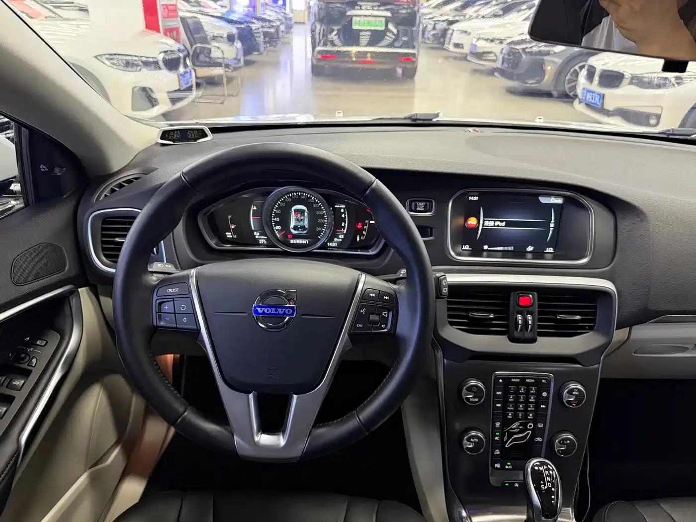 2015 Volvo V40 1.6T Smart Edition — миниатюра 7