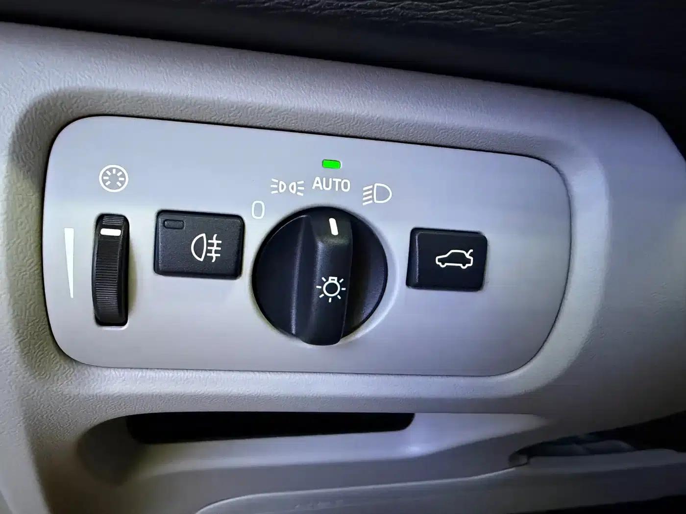 2015 Volvo V40 1.6T Smart Edition — миниатюра 9