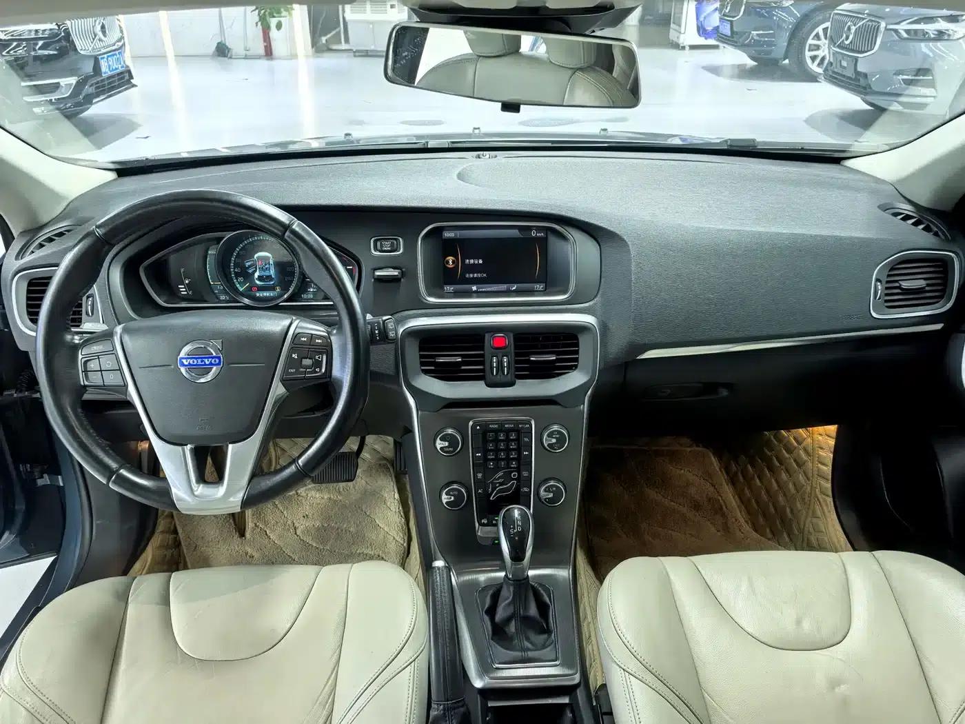 2014 Volvo V40 2.0T Smart Edition — миниатюра 3