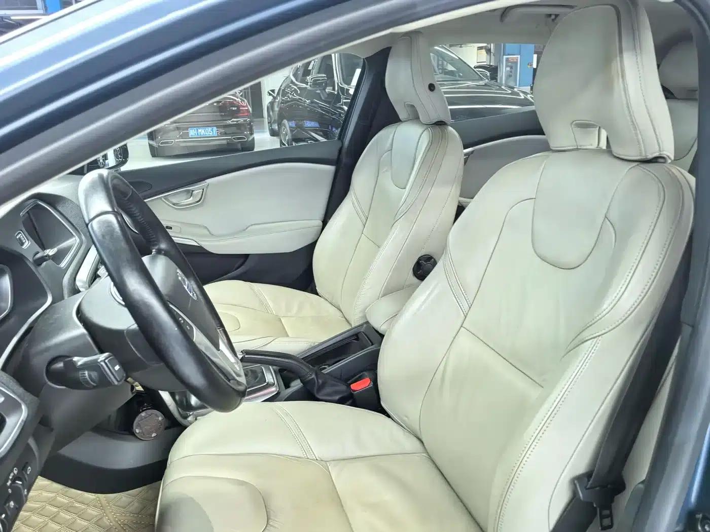 2014 Volvo V40 2.0T Smart Edition — миниатюра 4