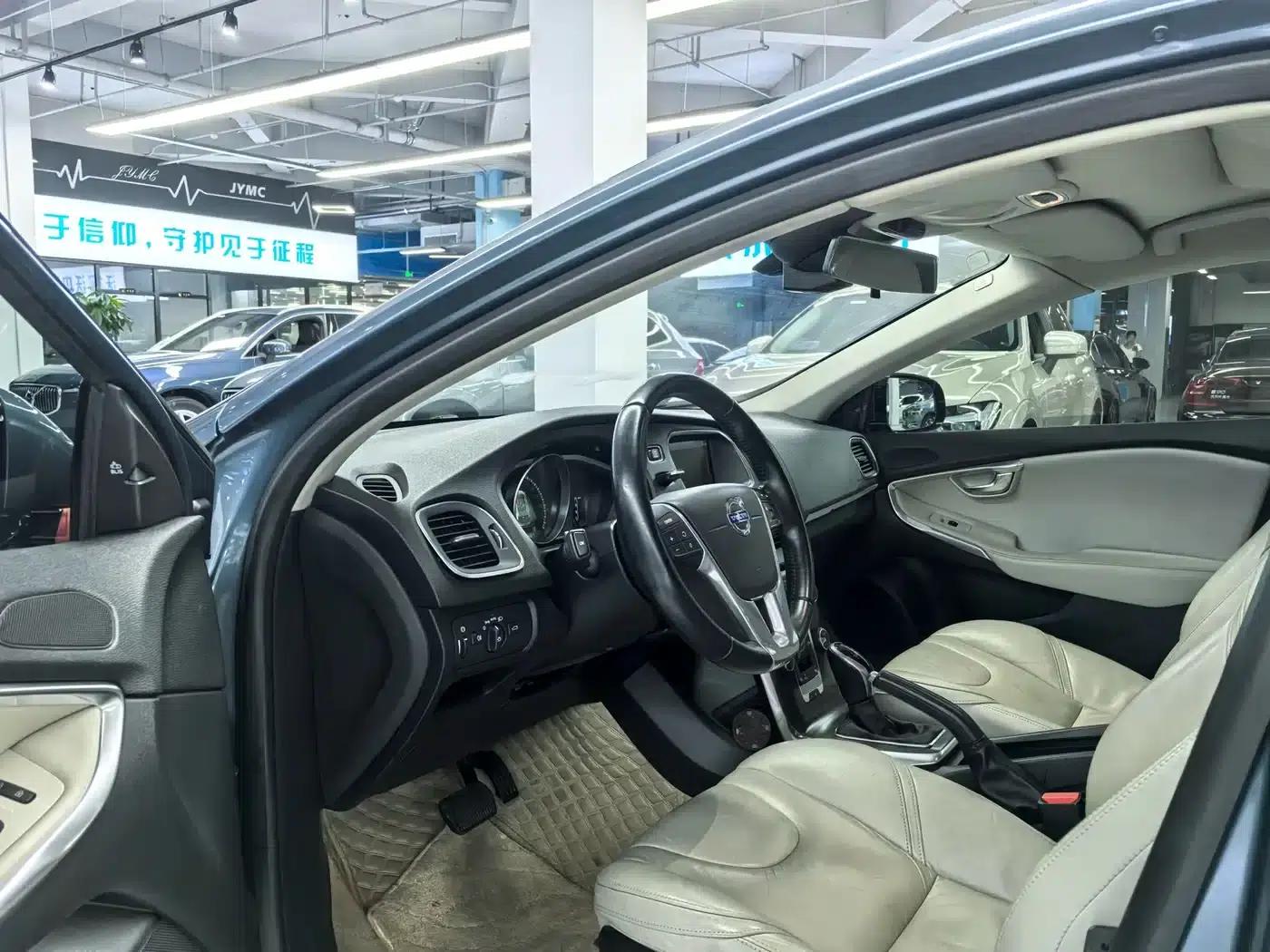 2014 Volvo V40 2.0T Smart Edition — миниатюра 5
