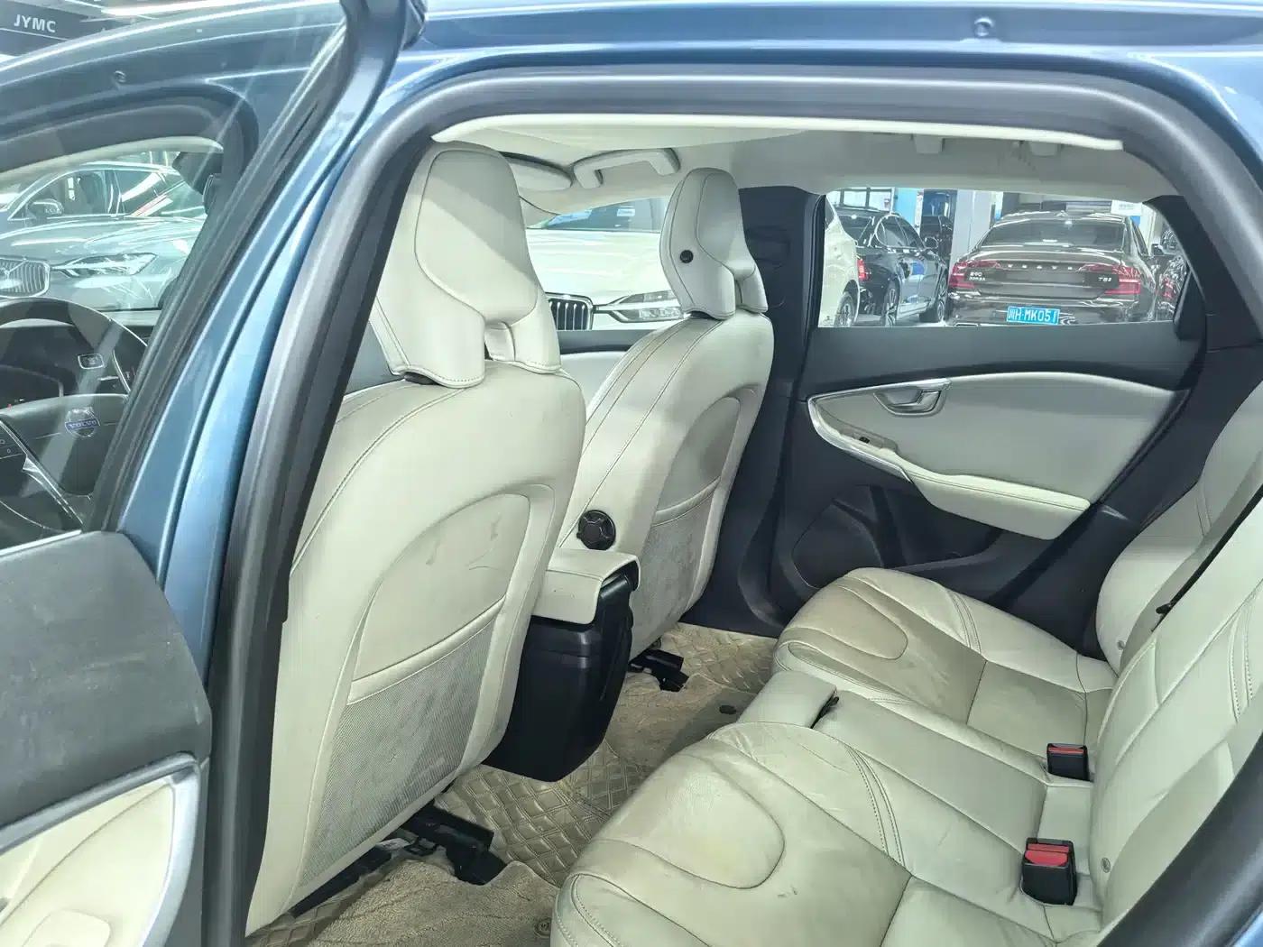 2014 Volvo V40 2.0T Smart Edition — миниатюра 6
