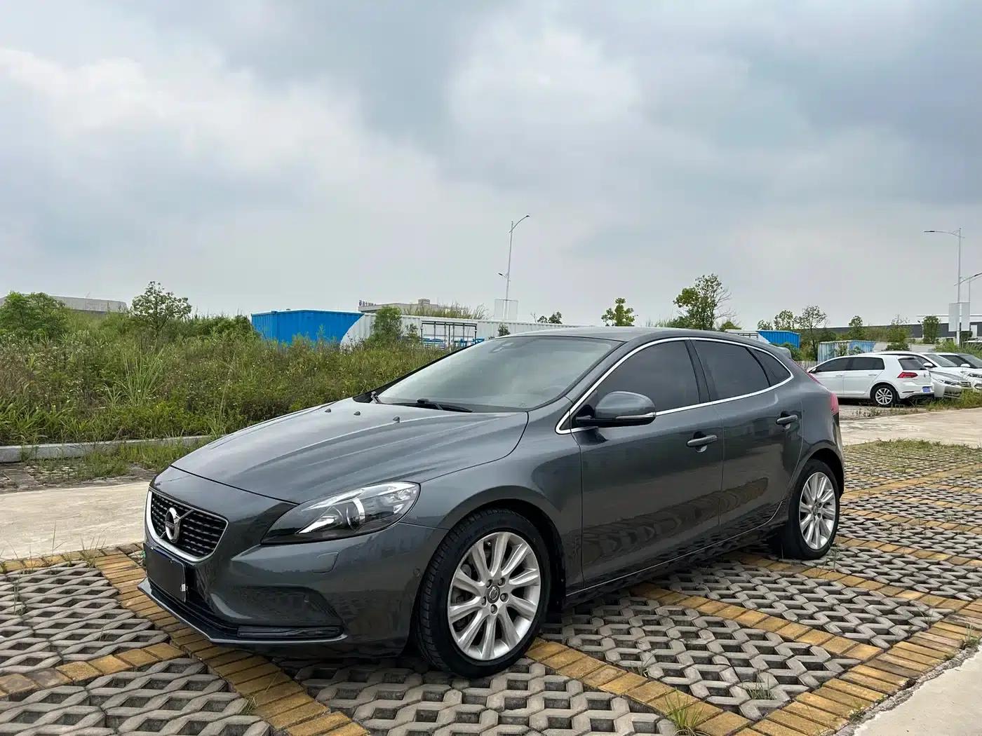 2014 Volvo V40 2.0T Smart Edition — миниатюра 1