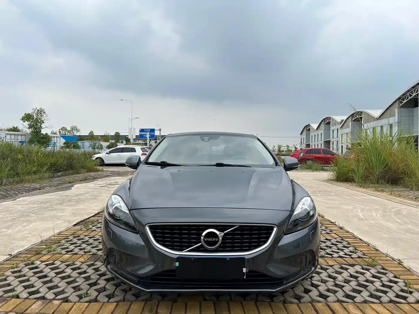 2014 Volvo V40 2.0T Smart Edition — миниатюра 2