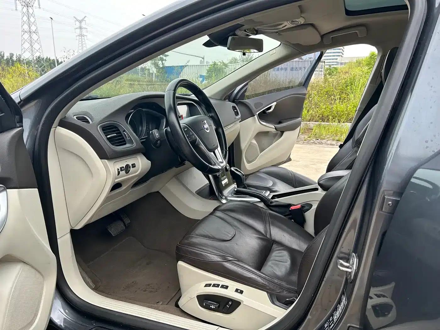 2014 Volvo V40 2.0T Smart Edition — миниатюра 11