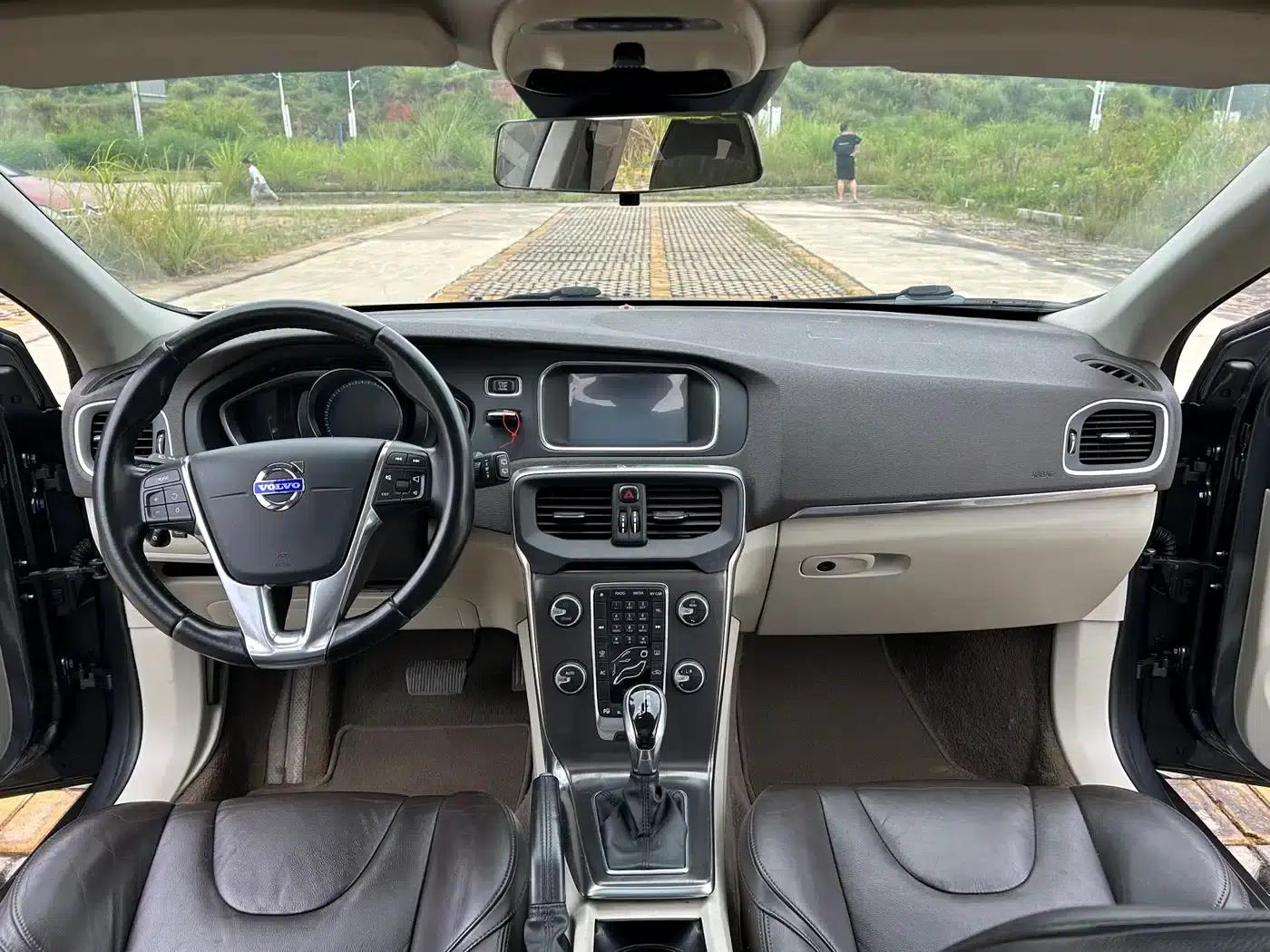 2014 Volvo V40 2.0T Smart Edition — миниатюра 12