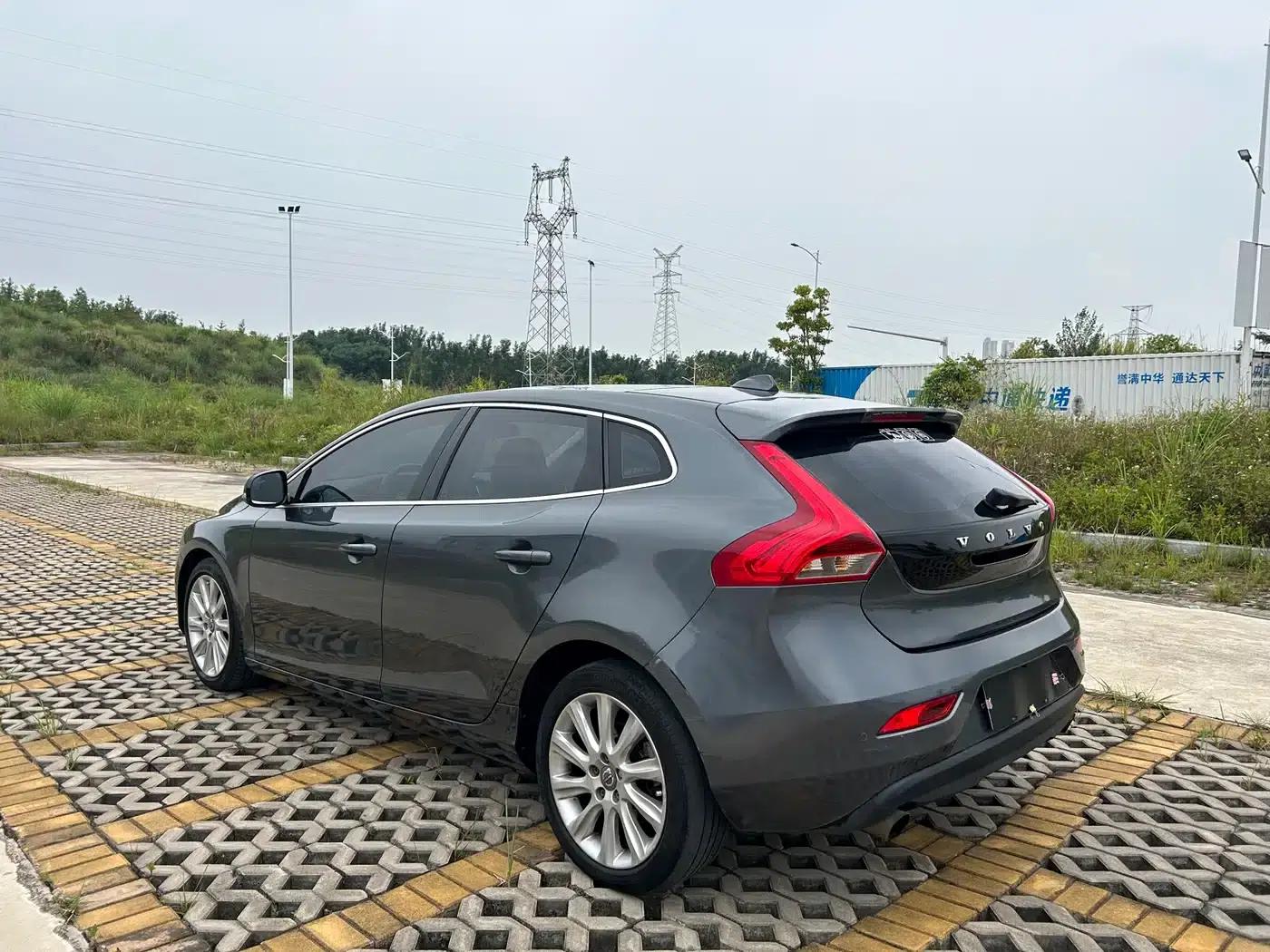 2014 Volvo V40 2.0T Smart Edition — миниатюра 4