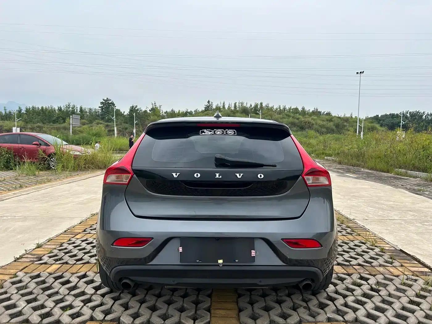 2014 Volvo V40 2.0T Smart Edition — миниатюра 5