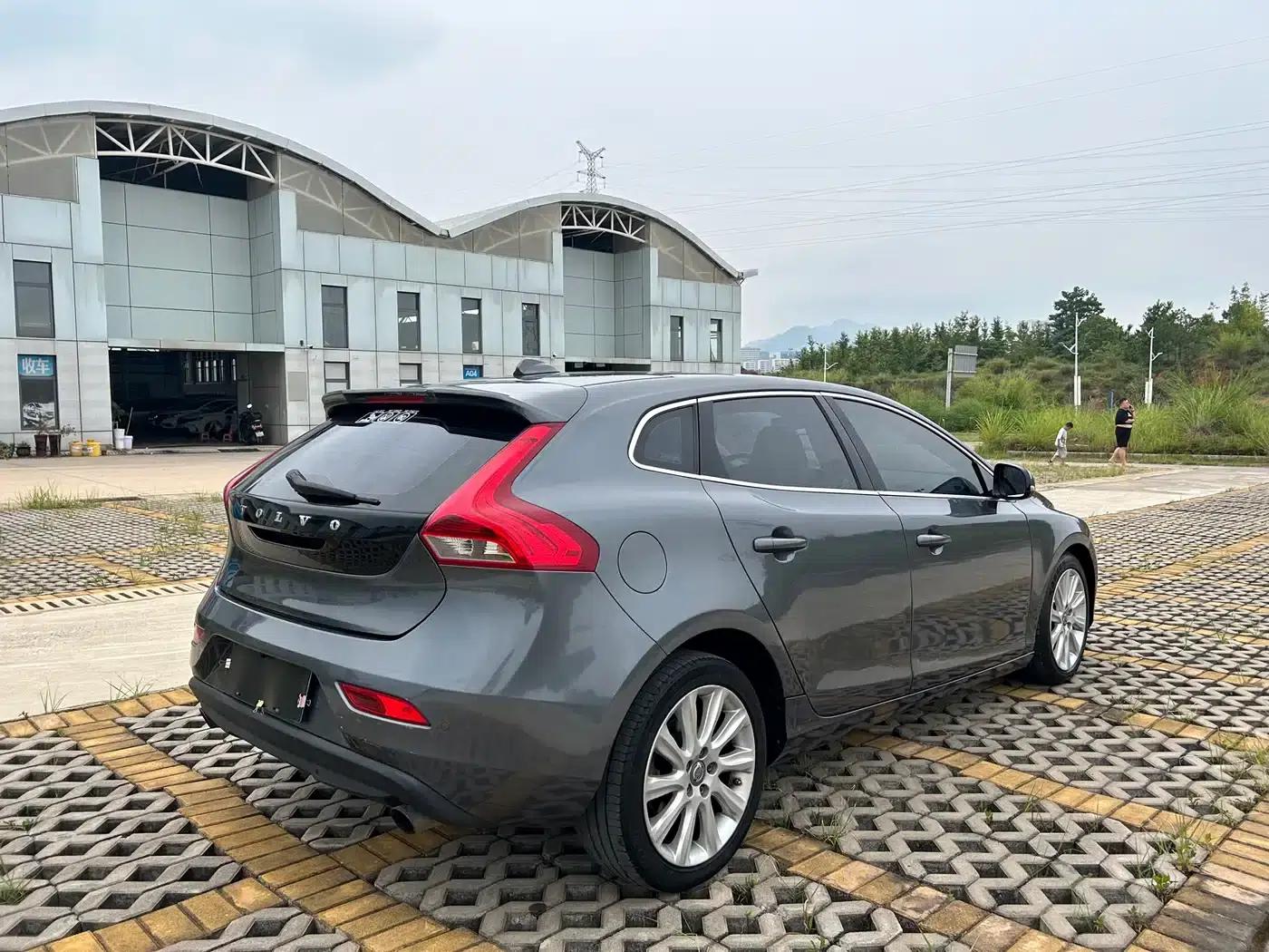 2014 Volvo V40 2.0T Smart Edition — миниатюра 6