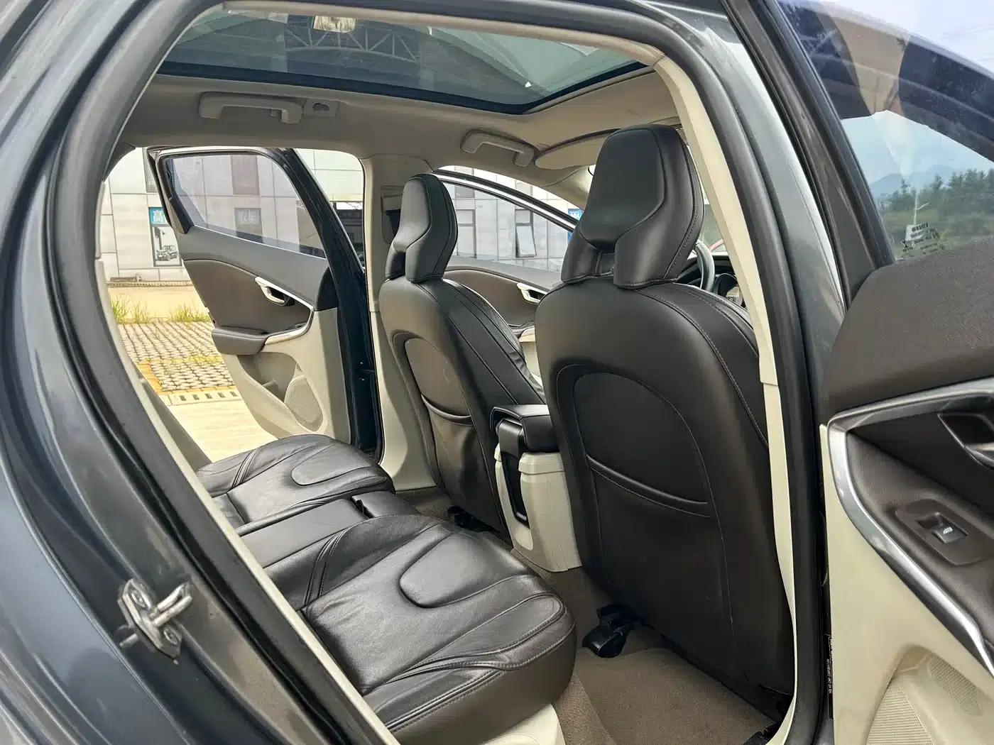 2014 Volvo V40 2.0T Smart Edition — миниатюра 8