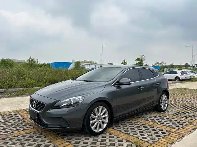 2014 Volvo V40 2.0T Smart Edition
