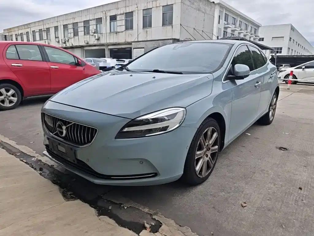 2018 Volvo V40 T3 Smart Edition — миниатюра 1
