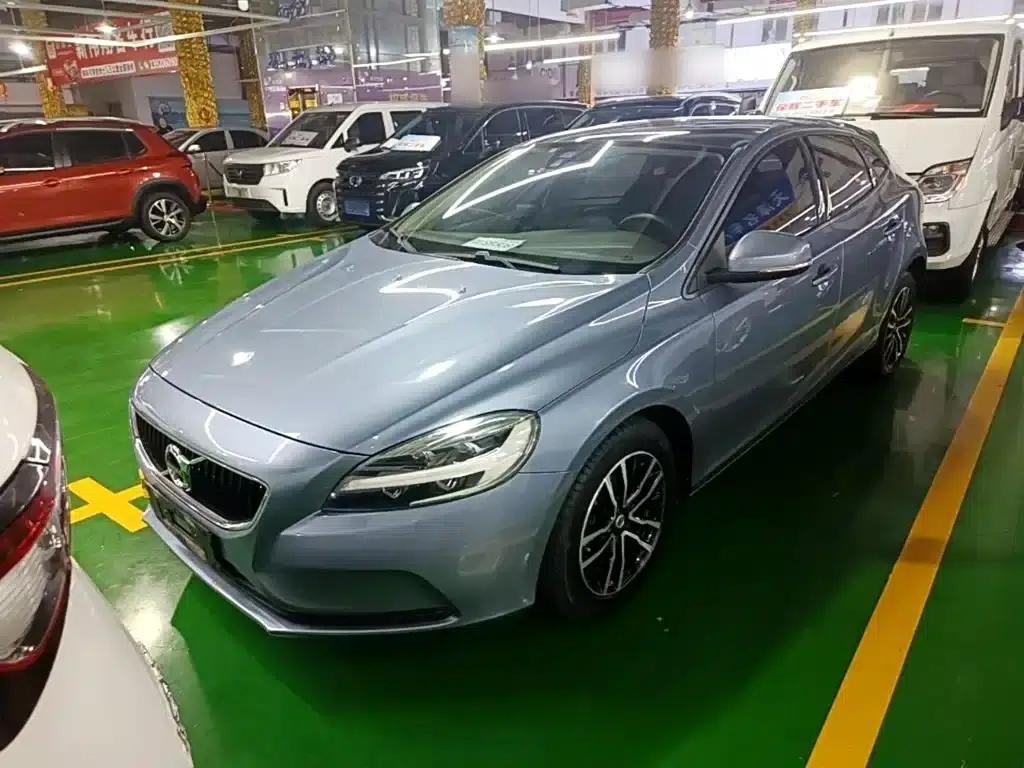 2019 Volvo V40 T3 Smart Edition — миниатюра 1