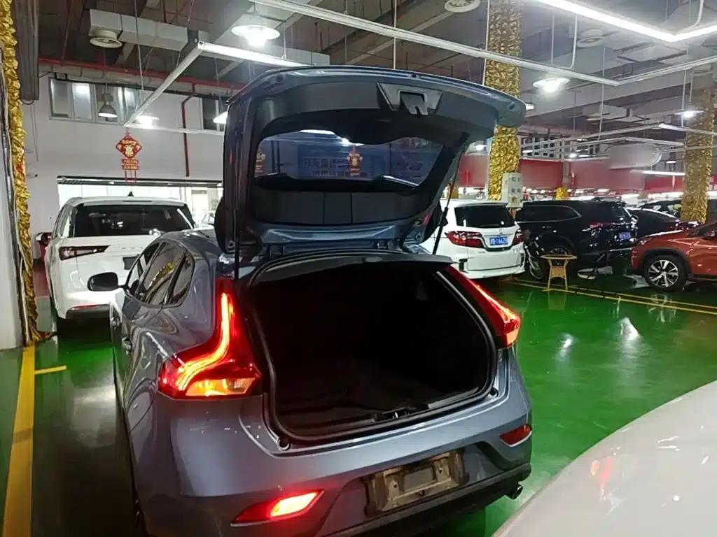 2019 Volvo V40 T3 Smart Edition — миниатюра 19