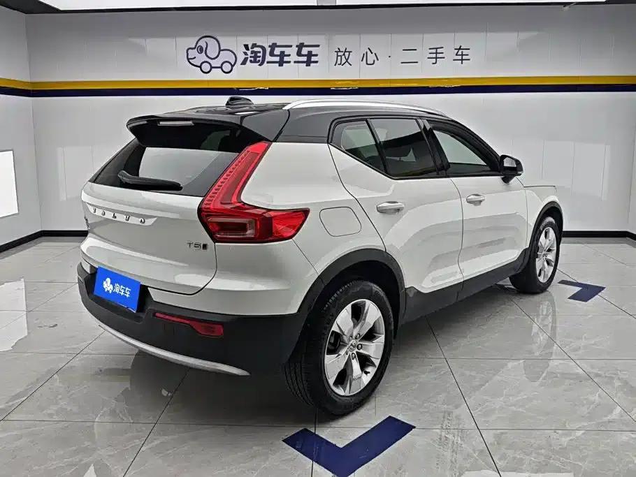 2021 Volvo XC40 T3 Smart Fashion Edition — миниатюра 3