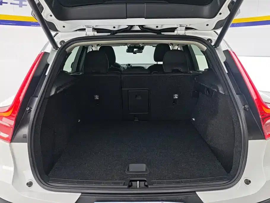2021 Volvo XC40 T3 Smart Fashion Edition — миниатюра 4