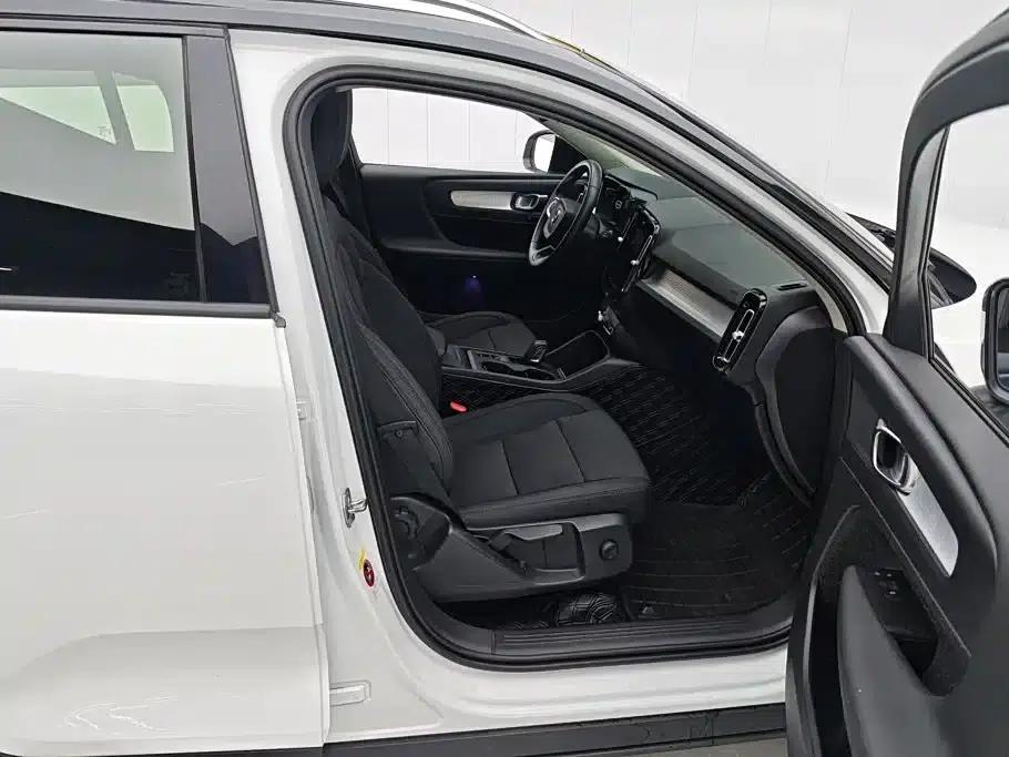 2021 Volvo XC40 T3 Smart Fashion Edition — миниатюра 8