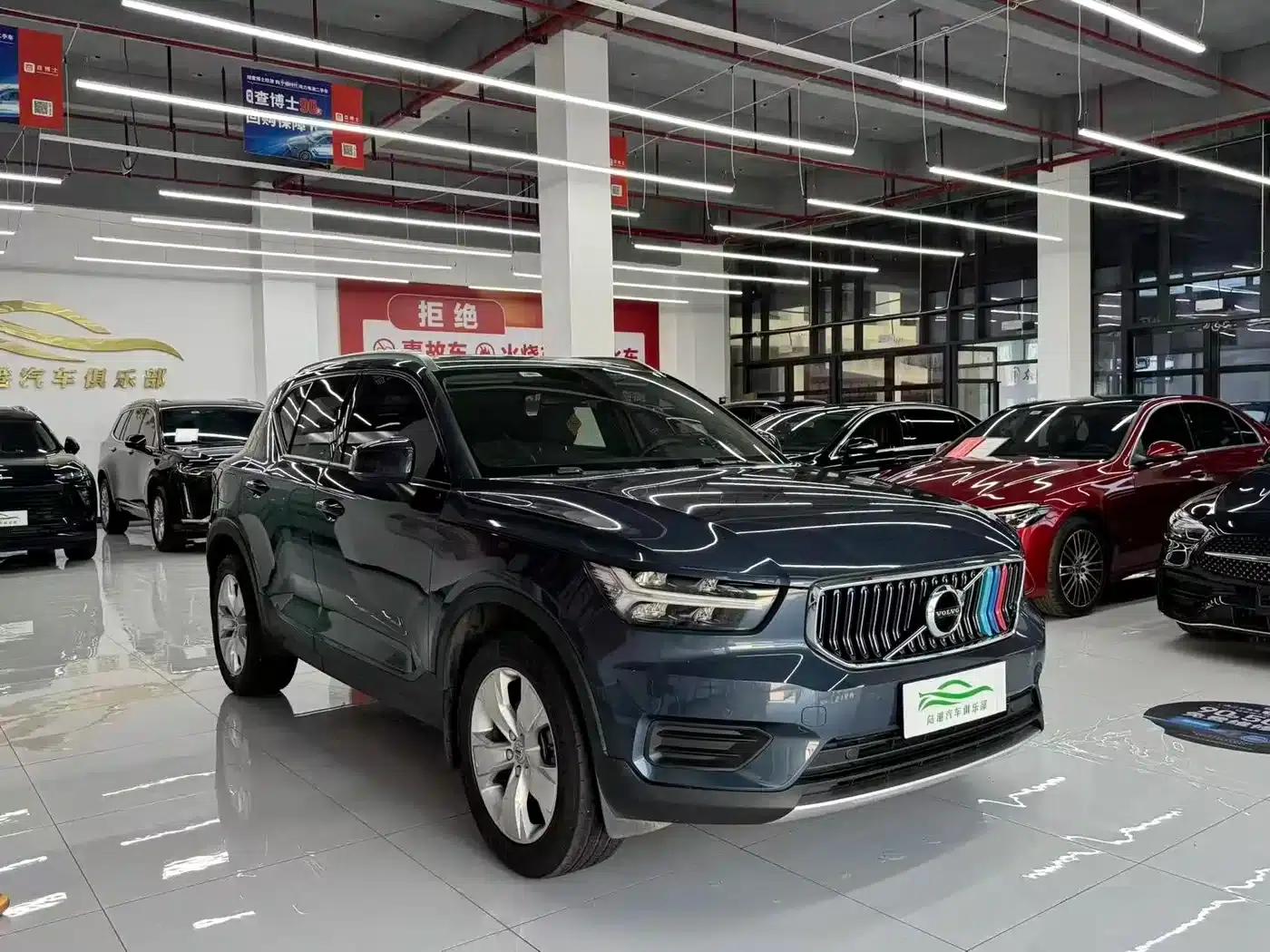 2022 Volvo XC40 T4 AWD Smart Fashion Edition — миниатюра 3