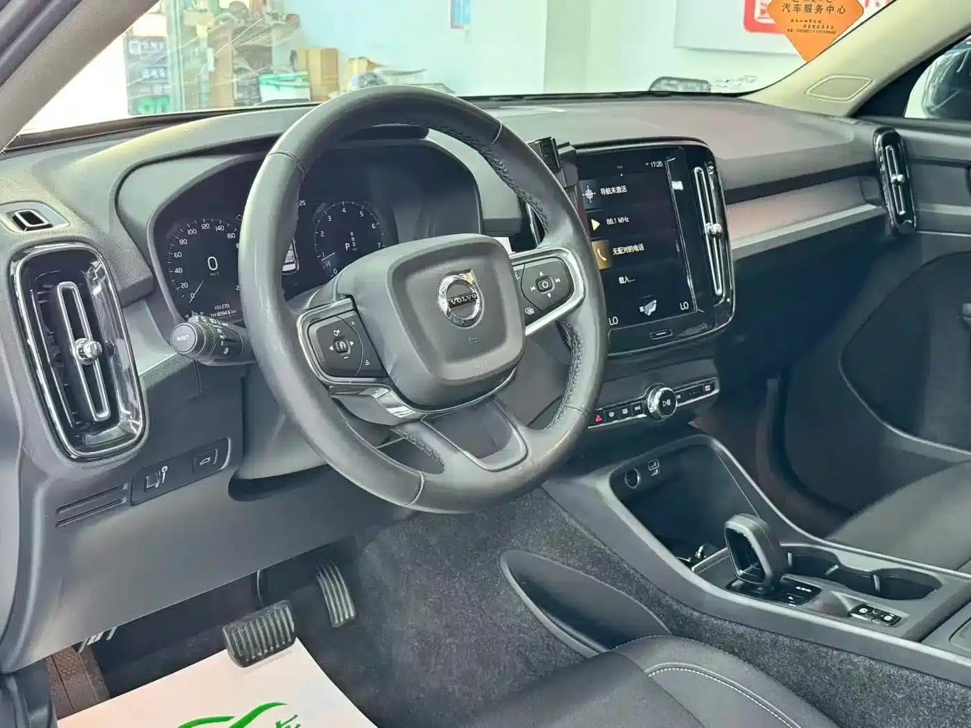 2022 Volvo XC40 T4 AWD Smart Fashion Edition — миниатюра 4