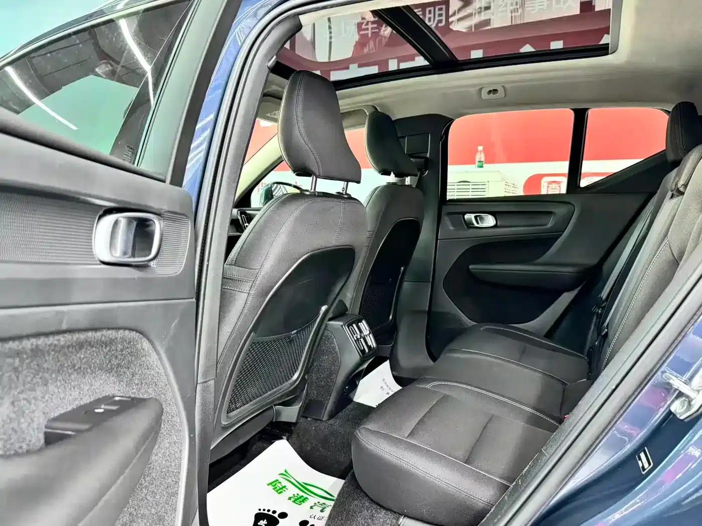 2022 Volvo XC40 T4 AWD Smart Fashion Edition — миниатюра 6