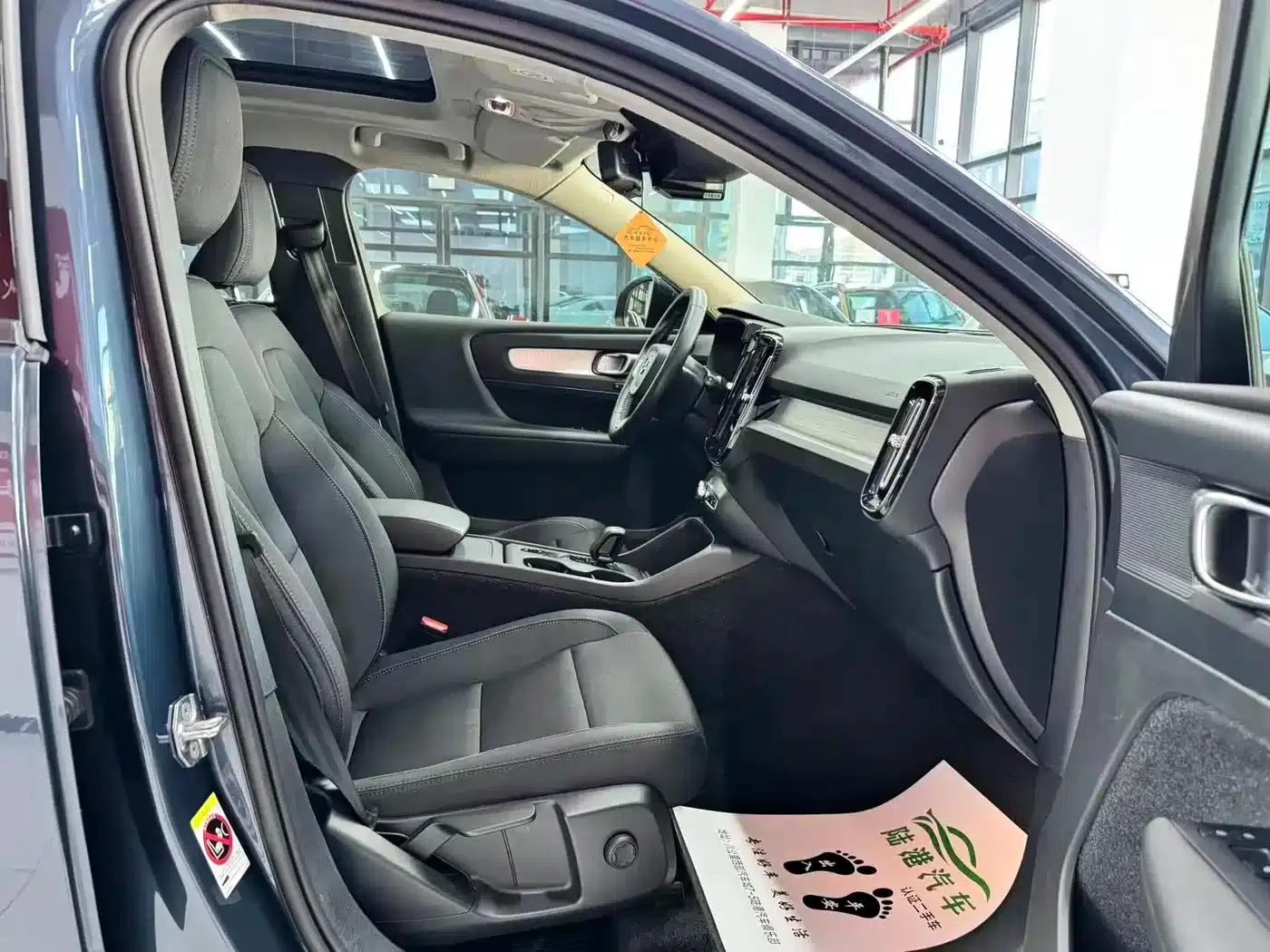 2022 Volvo XC40 T4 AWD Smart Fashion Edition — миниатюра 10