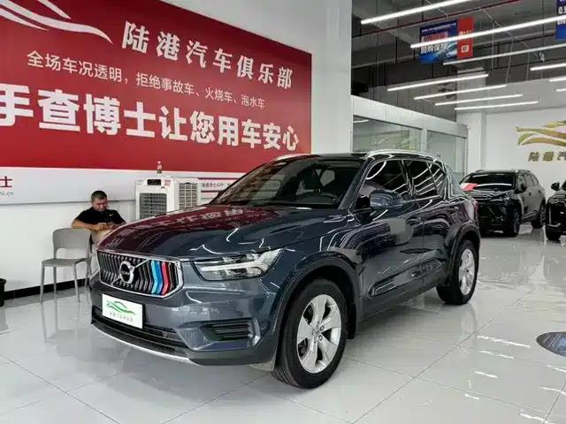2022 Volvo XC40 T4 AWD Smart Fashion Edition