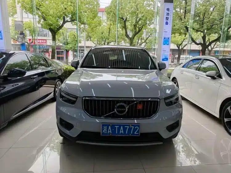 2020 Volvo XC40 T4 AWD Inscription Luxury Edition — миниатюра 2