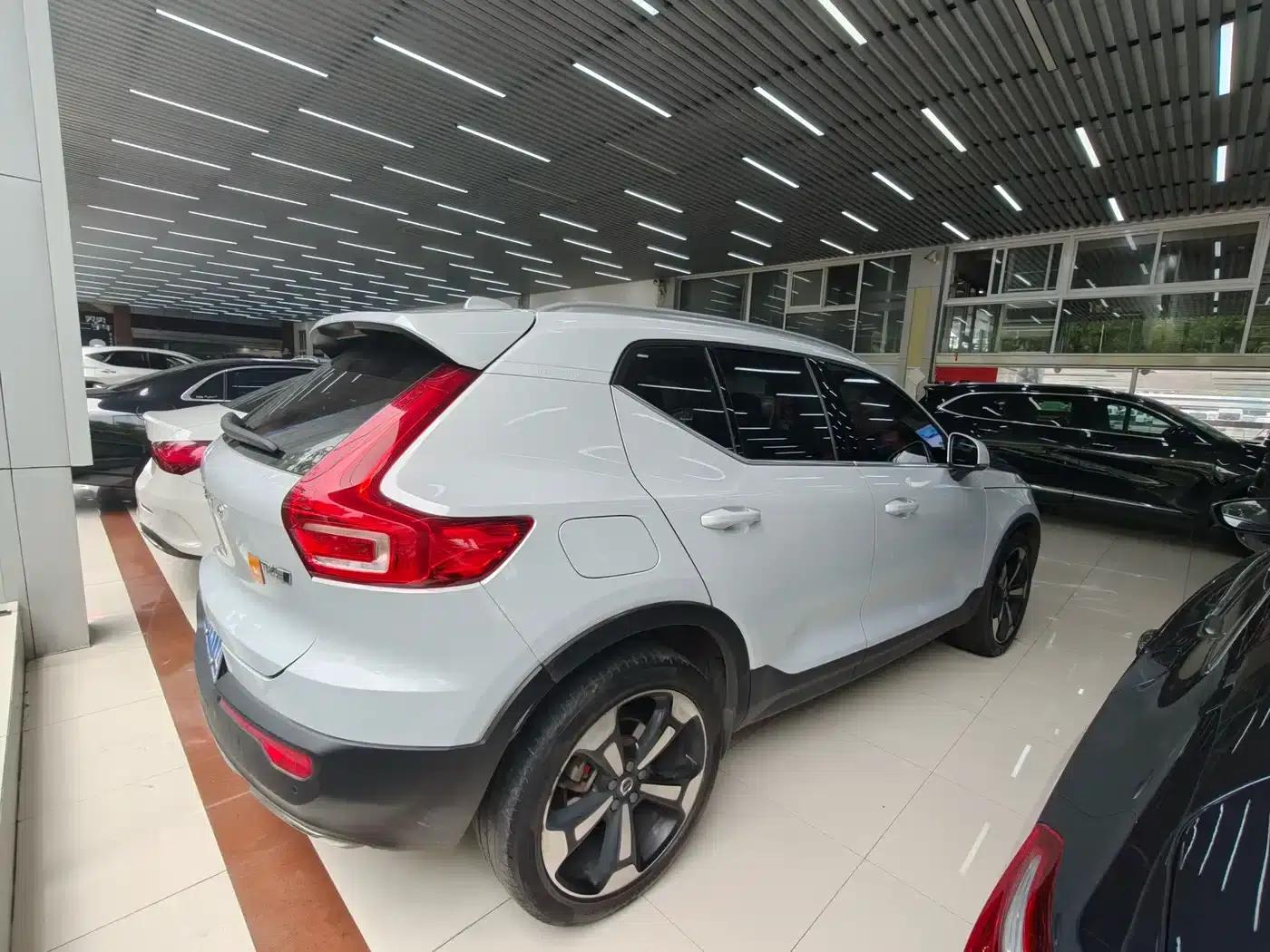 2020 Volvo XC40 T4 AWD Inscription Luxury Edition — миниатюра 12