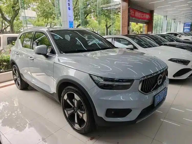 2020 Volvo XC40 T4 AWD Inscription Luxury Edition — миниатюра 3