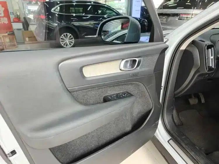 2020 Volvo XC40 T4 AWD Inscription Luxury Edition — миниатюра 5