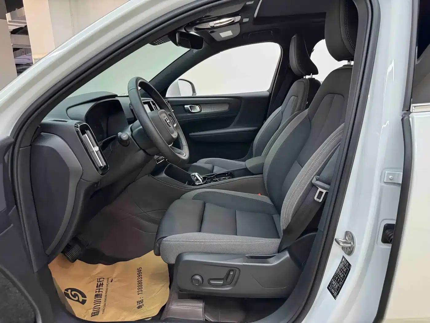 2024 Volvo XC40 B3 Inscription Luxury Edition — миниатюра 11